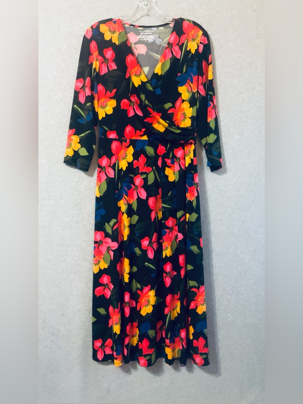 Investment Soft separates Woma Floral Wrap Midi Dress in Black multicolor Sz S